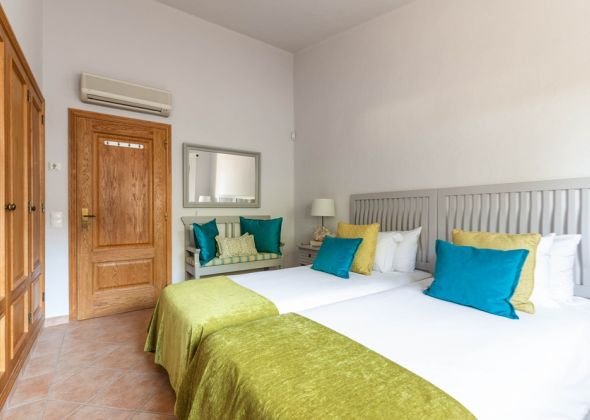 651 vale do lobo 3rd twin bedroom