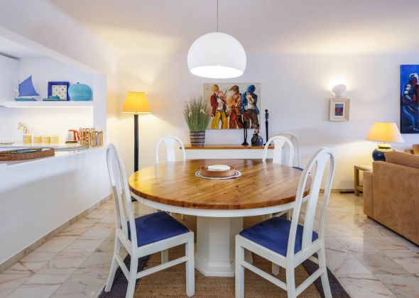 803 vale do lobo dining area