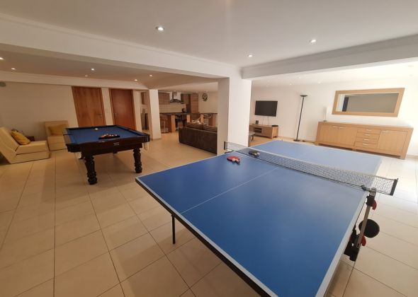 76 varandas do lago basement games room