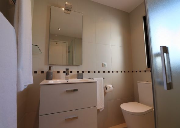 487 lakeside shower room