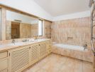 604 vale do lobo master bedroom en-suite bathroom