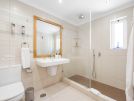 515 vale do lobo shower room