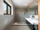 386 vale do lobo upstairs shower room