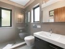 386 vale do lobo shower room