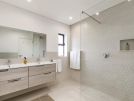 928 vale do lobo shared shower room