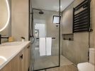 210 Dunas Douradas en-suite shower