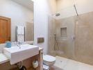 651 vale do lobo shared shower room between 2 twins